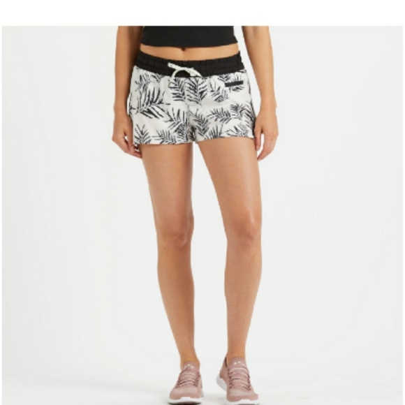 Vuori Pants - Size M Vuori Clementine Shorts